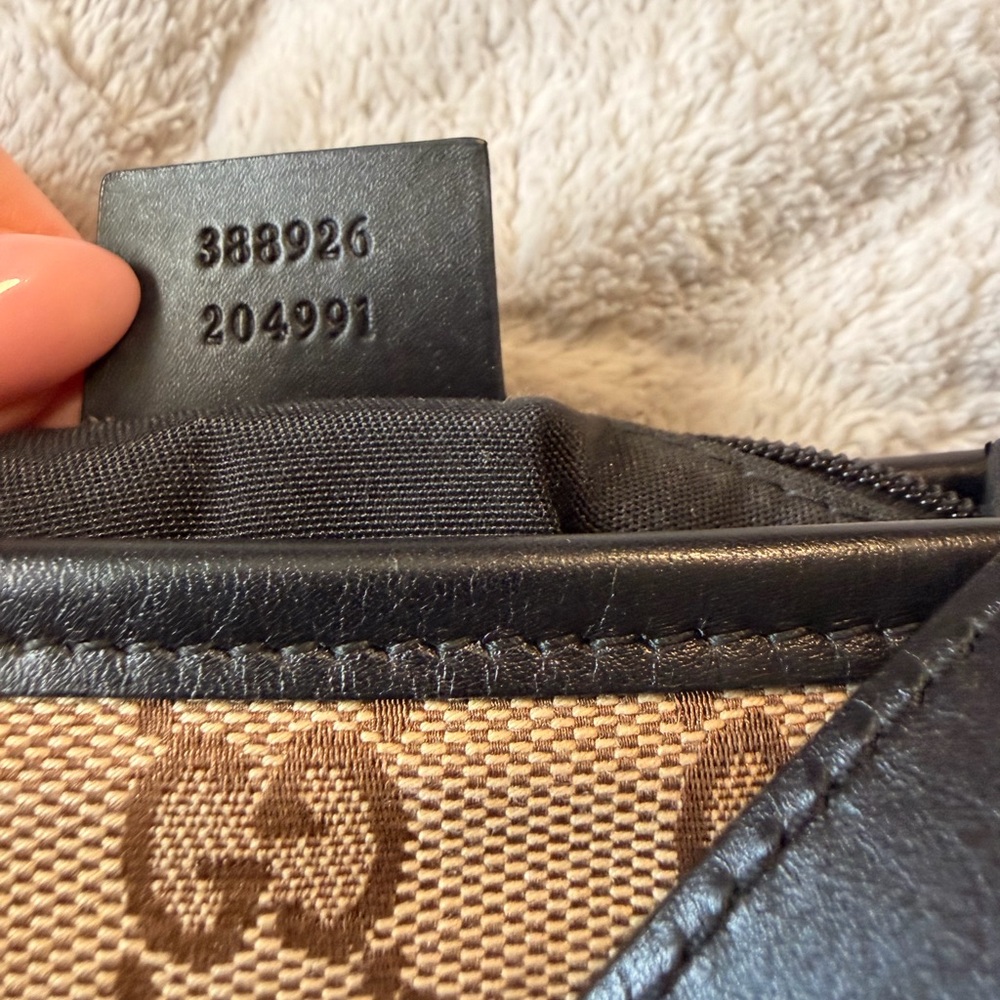 Gucci Beige and Black Crossbody with Red and Green Stripe - Picture 4 of 9
